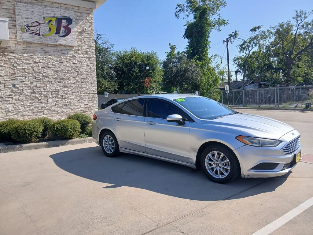 Ford Fusion S 2017