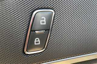 2019 Ford Fusion S — photo 28