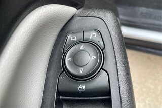 2019 Chevrolet Equinox LS — photo 29