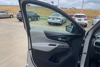 2019 Chevrolet Equinox LS — photo 21