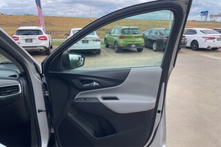 2019 Chevrolet Equinox LS — photo 23