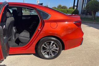 2023 Kia FORTE LXS — photo 10