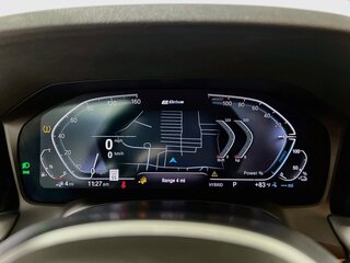 2022 BMW 3 Series 330e — photo 19