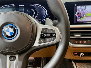 2022 BMW 3 Series 330e — photo 17