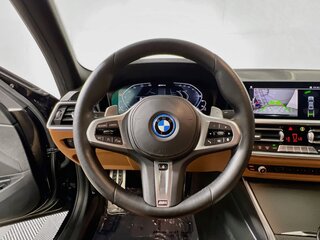 2022 BMW 3 Series 330e — photo 15