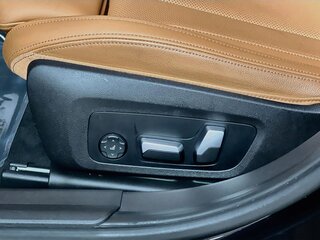 2022 BMW 3 Series 330e — photo 13