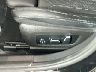 2025 BMW 3 Series 330i — photo 13