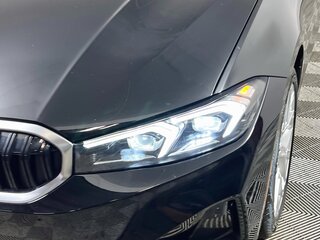 2025 BMW 3 Series 330i — photo 9