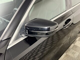 2025 BMW 3 Series 330i — photo 10