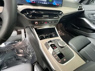 2025 BMW 3 Series 330i — photo 22