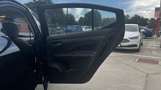 2021 Nissan Versa Sedan SV — photo 14