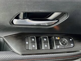 2026 Nissan Kicks SR — photo 14