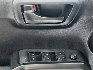 2019 Toyota Tacoma SR — photo 13