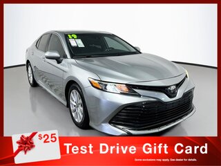 2019 Toyota Camry LE — photo 1