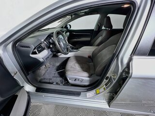 2019 Toyota Camry LE — photo 12