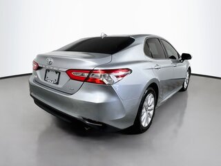 2019 Toyota Camry LE — photo 3