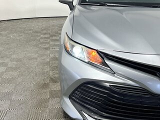 2019 Toyota Camry LE — photo 9