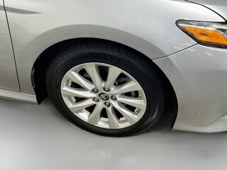 2019 Toyota Camry LE — photo 11