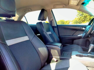2014 Toyota Camry SE — photo 21