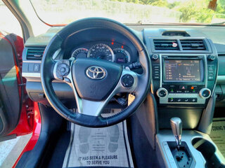 2014 Toyota Camry SE — photo 15