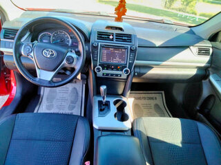 2014 Toyota Camry SE — photo 18