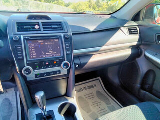 2014 Toyota Camry SE — photo 17