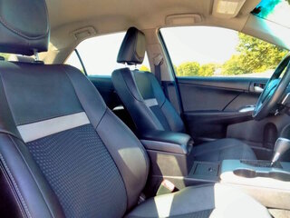 2014 Toyota Camry SE — photo 21