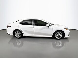 2024 Toyota Camry LE — photo 2