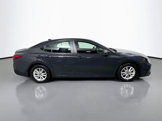2025 Toyota Camry LE — photo 2