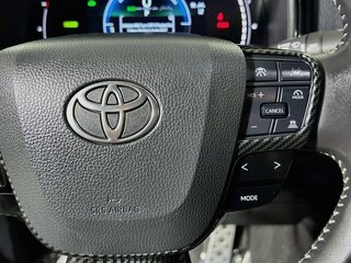 2025 Toyota Camry SE — photo 17