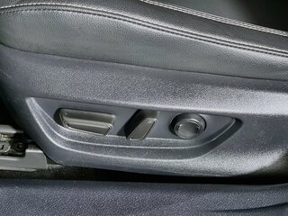 2025 Toyota Camry SE — photo 13