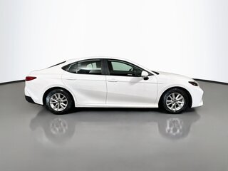 2025 Toyota Camry LE — photo 2