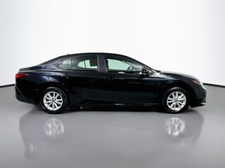 2025 Toyota Camry LE — photo 2