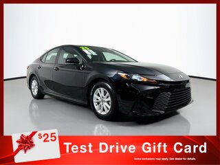 2025 Toyota Camry LE — photo 1