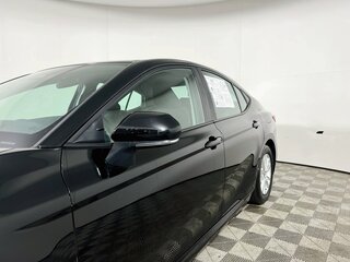 2025 Toyota Camry LE — photo 9