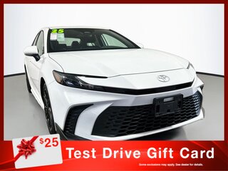 2025 Toyota Camry SE — photo 1