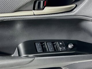 2025 Toyota Camry SE — photo 14