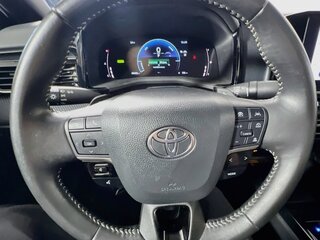 2025 Toyota Camry SE — photo 15