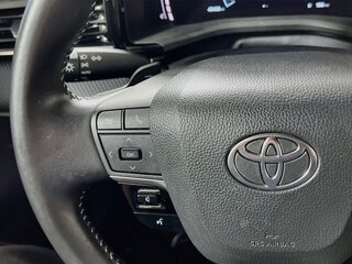 2025 Toyota Camry SE — photo 16