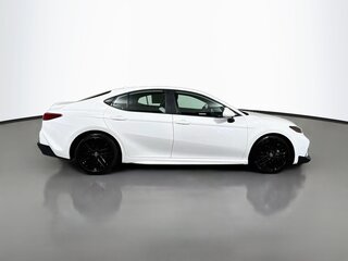 2025 Toyota Camry SE — photo 2