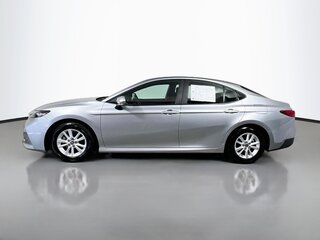 2025 Toyota Camry LE — photo 6