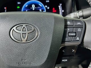 2025 Toyota Camry SE — photo 17