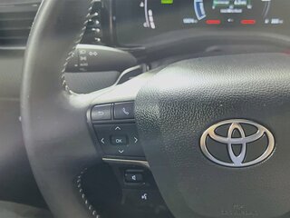 2025 Toyota Camry SE — photo 16