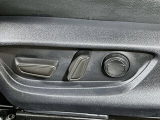 2025 Toyota Camry SE — photo 13