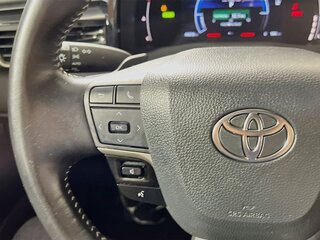 2025 Toyota Camry SE — photo 16