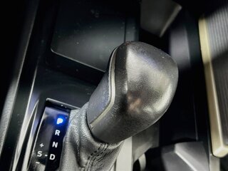 2025 Toyota Camry SE — photo 21