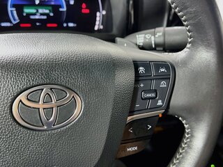 2025 Toyota Camry SE — photo 17