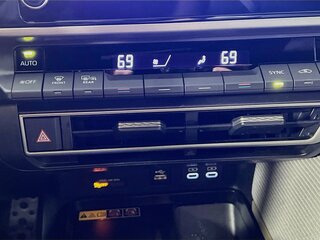 2025 Toyota Camry SE — photo 23