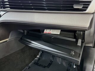 2025 Toyota Camry SE — photo 32
