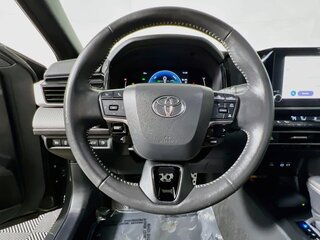 2025 Toyota Camry SE — photo 15